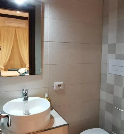 Napoletano بيت ضيافة 4*